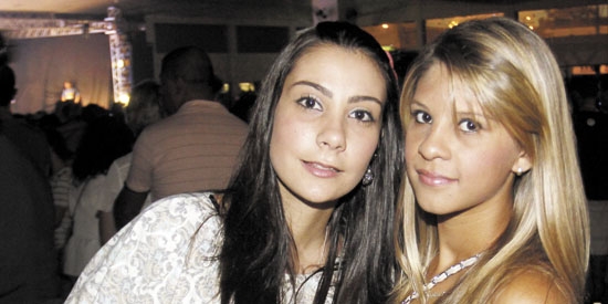 As amigas Duda Andrade e Letícia Amélia aproveitaram o domingão sertanejo